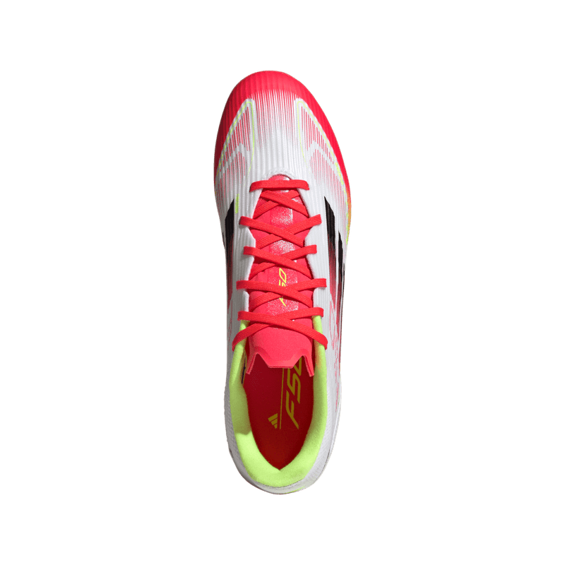 Guayos-adidas-para-hombre-F50-League-Fg-Mg-para-futbol-color-blanco.-Vista-Lateral-Pares