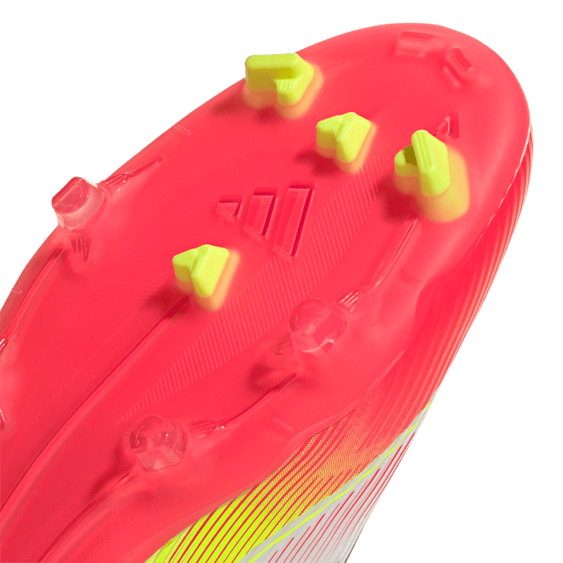 Guayos-adidas-para-hombre-F50-League-Fg-Mg-para-futbol-color-blanco.-Lateral-Y-Suela