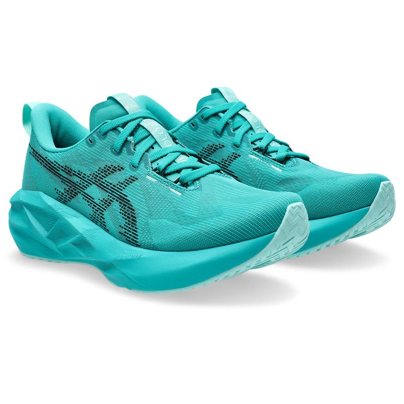 Tenis-asics-para-mujer-Novablast-5-para-correr-color-azul.-Par-Alineados