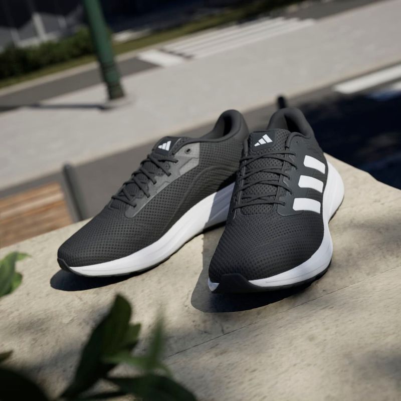 Tenis-adidas-unisex-Response-Runner-U-para-correr-color-negro.-Mktg-Vista-7