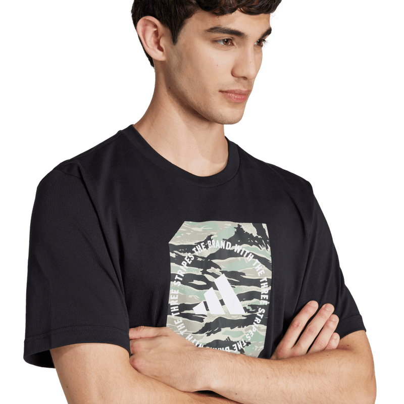 Camiseta-Manga-Corta-adidas-para-hombre-M-C-Camo-Box-T-para-moda-color-negro.-Detalle-Posterior