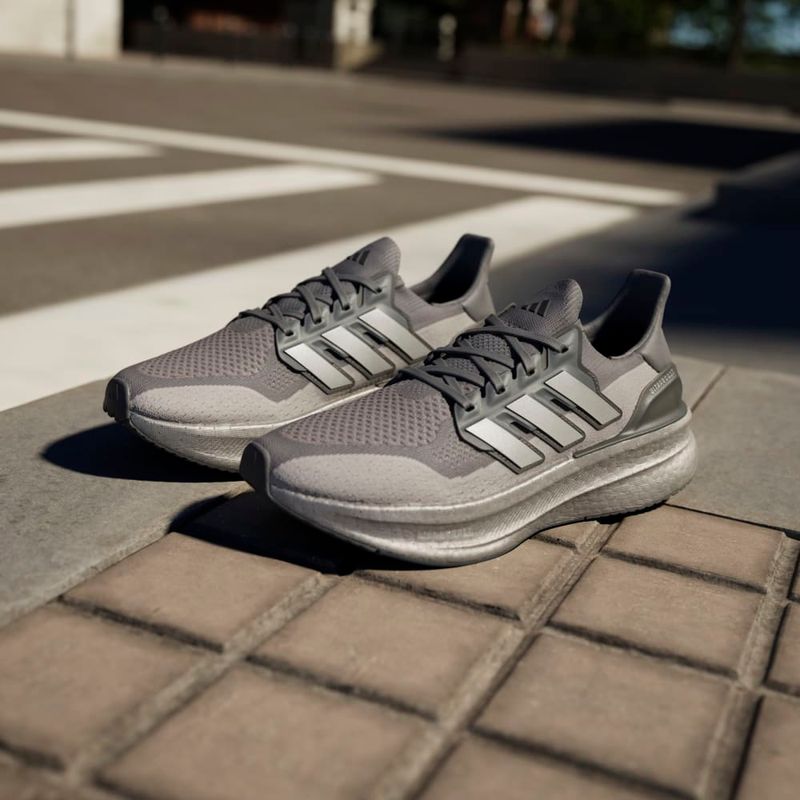 Tenis-adidas-para-hombre-Ultraboost-5-para-correr-color-gris.-Mktg-Vista-40