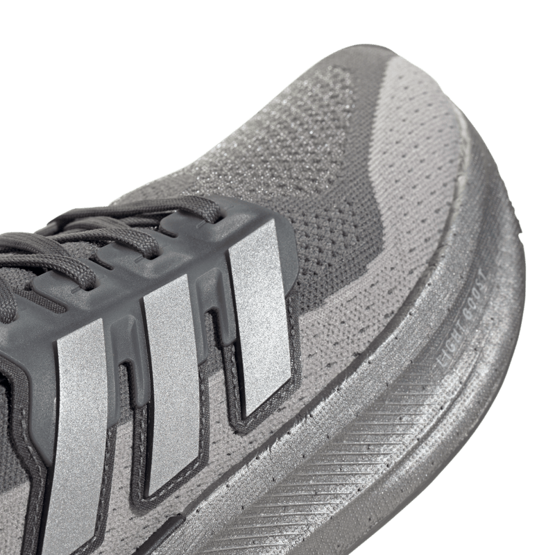 Tenis-adidas-para-hombre-Ultraboost-5-para-correr-color-gris.-Par-Laterales