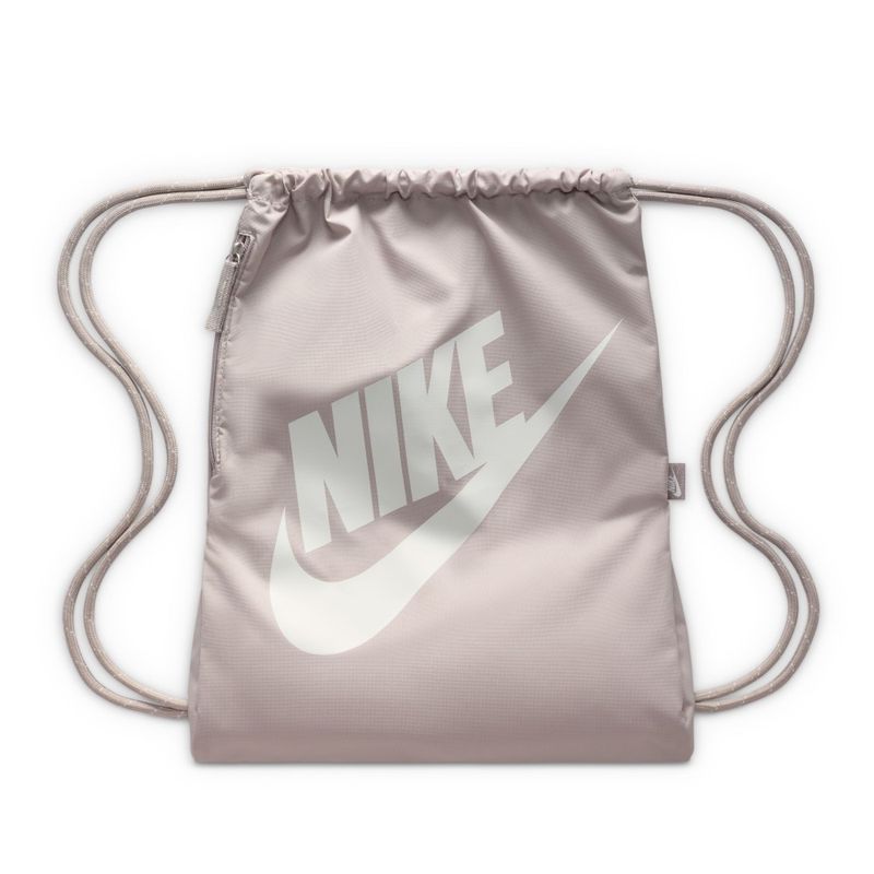 Gym-Sack-nike-para-hombre-Nk-Heritage-Drawstring-para-moda-color-gris.-Frente-Sin-Modelo