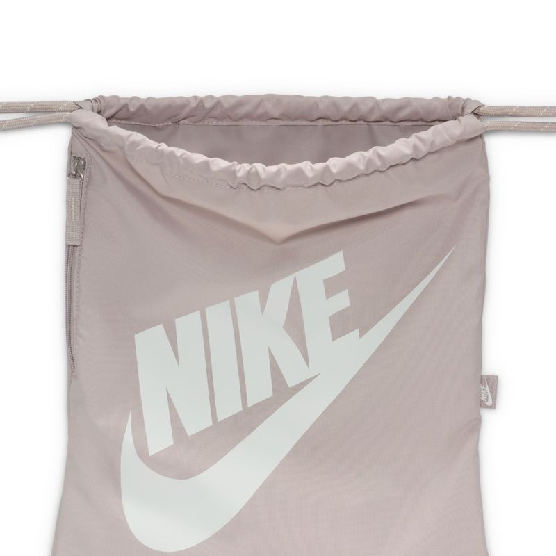 Gym-Sack-nike-para-hombre-Nk-Heritage-Drawstring-para-moda-color-gris.-Zoom-Frontal