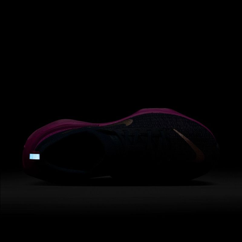 Tenis-nike-para-mujer-Wmns-Zoomx-Invincible-Run-Fk-3-para-correr-color-azul.-Reflectores-Capellada