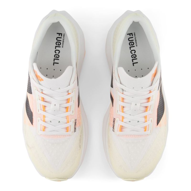 Tenis-new-balance-para-hombre-Rebel-V4-para-correr-color-blanco.-Capellada-Pares