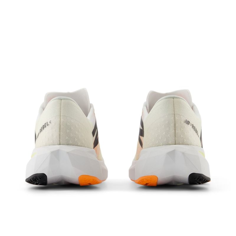 Tenis-new-balance-para-hombre-Rebel-V4-para-correr-color-blanco.-Talones