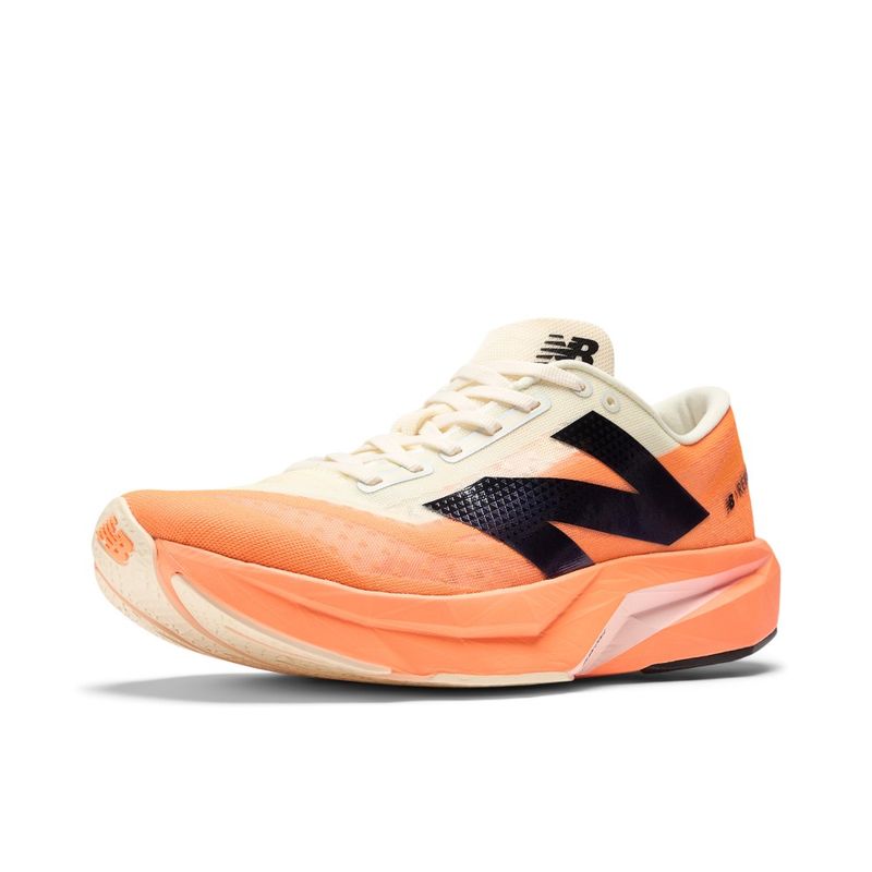 Tenis-new-balance-para-hombre-Rebel-V4-para-correr-color-naranja.-Lateral-Diagonal-Derecha