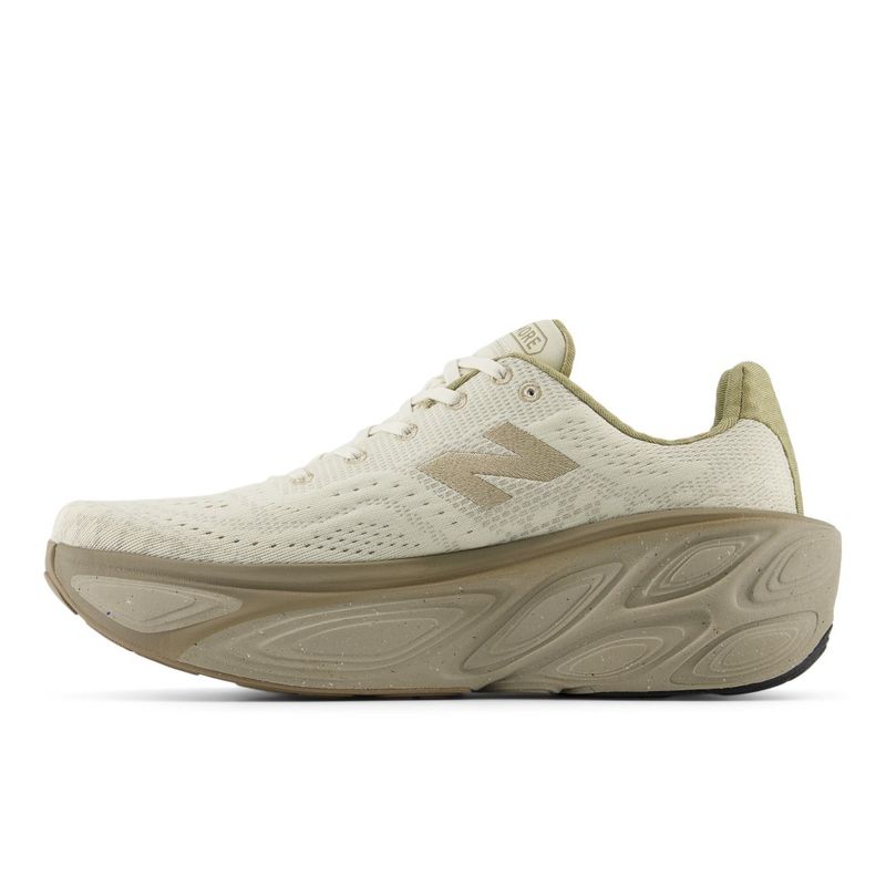 Tenis-new-balance-para-hombre-More-V5-para-correr-color-beige.-Lateral-Izquiersa