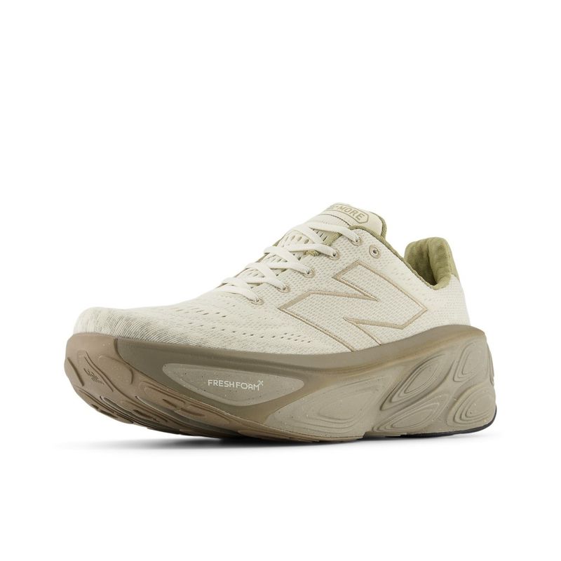 Tenis-new-balance-para-hombre-More-V5-para-correr-color-beige.-Lateral-Diagonal-Derecha