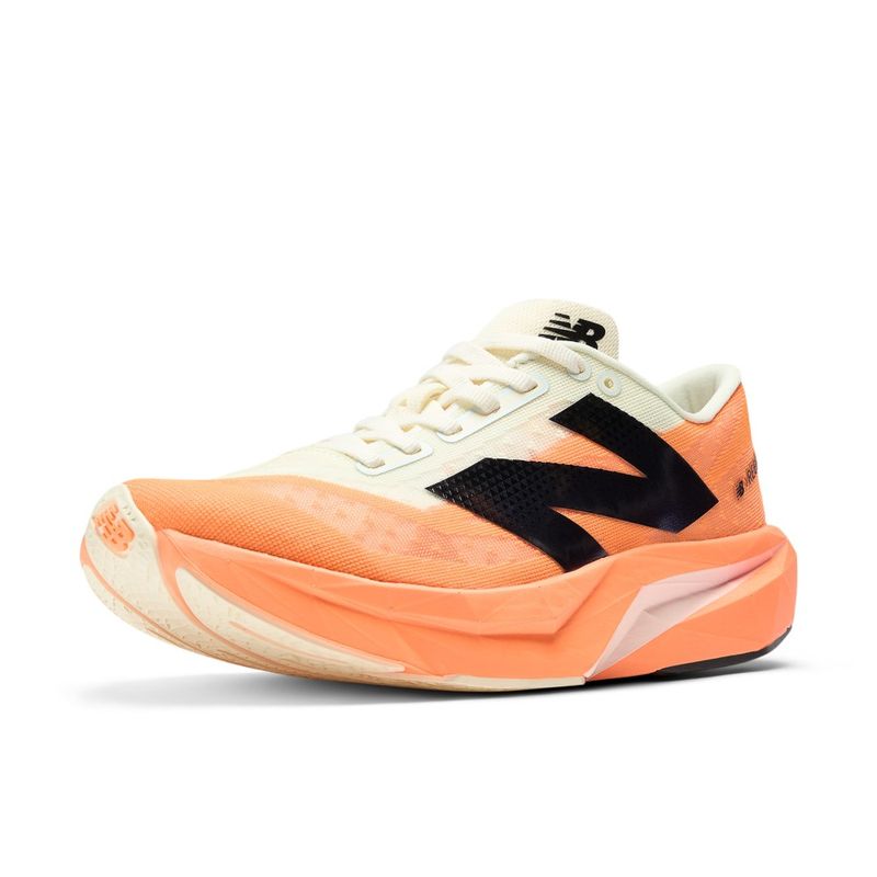 Tenis-new-balance-para-mujer-Rebel-V4-para-correr-color-naranja.-Lateral-Diagonal-Derecha