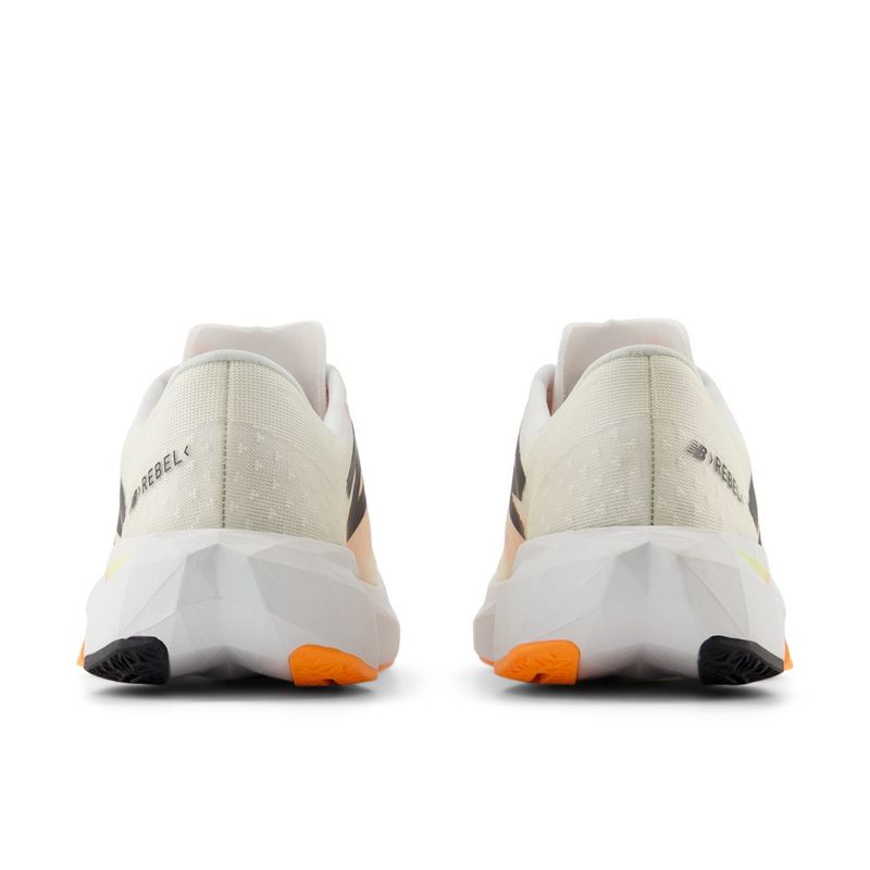 Tenis-new-balance-para-mujer-Rebel-V4-para-correr-color-blanco.-Talones