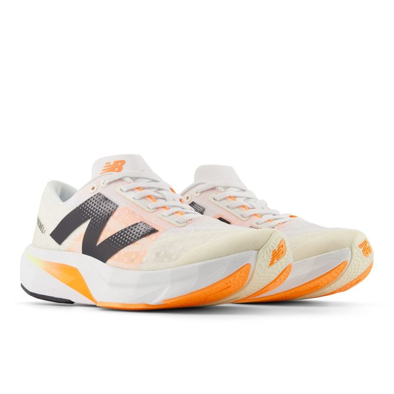 Tenis-new-balance-para-mujer-Rebel-V4-para-correr-color-blanco.-Pares-Diagonal-Izquierda
