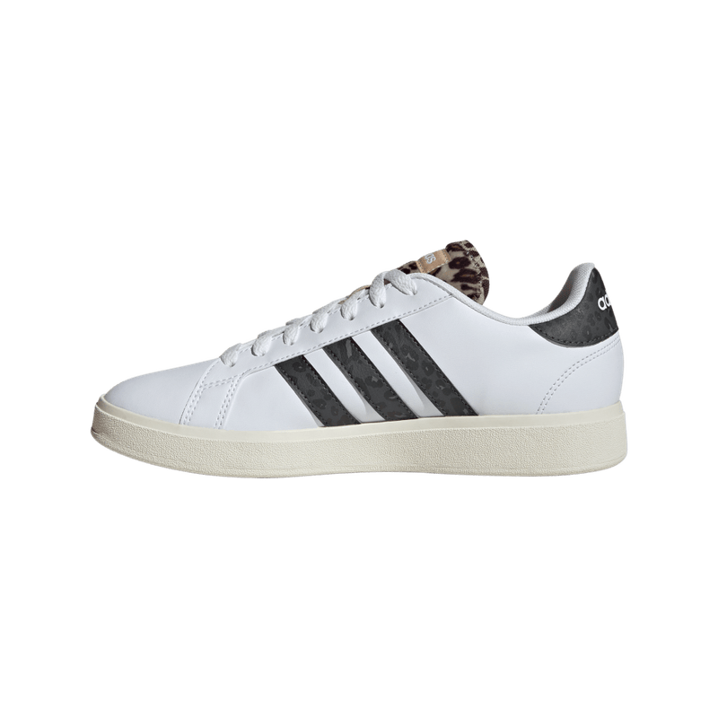 Tenis-adidas-para-mujer-Grand-Court-Base-2-para-moda-color-blanco.-Suela