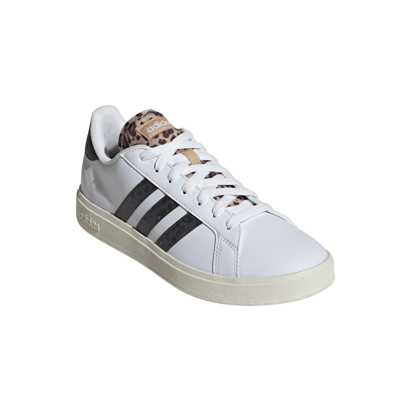 Tenis-adidas-para-mujer-Grand-Court-Base-2-para-moda-color-blanco.-Par-Alineados
