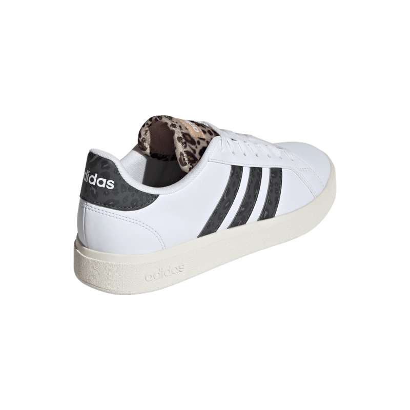 Tenis-adidas-para-mujer-Grand-Court-Base-2-para-moda-color-blanco.-Par-Laterales