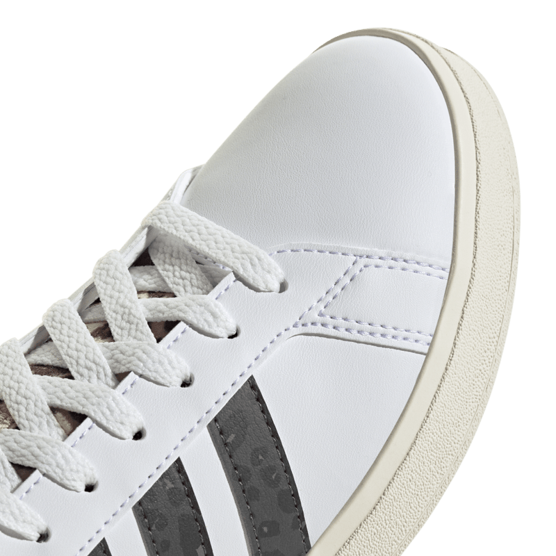Tenis-adidas-para-mujer-Grand-Court-Base-2-para-moda-color-blanco.-Par-Laterales