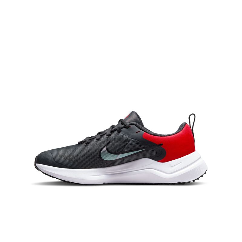 Tenis-nike-para-niño-Nike-Downshifter-12-Nn-Gs-para-moda-color-negro.-Lateral-Interna-Derecha