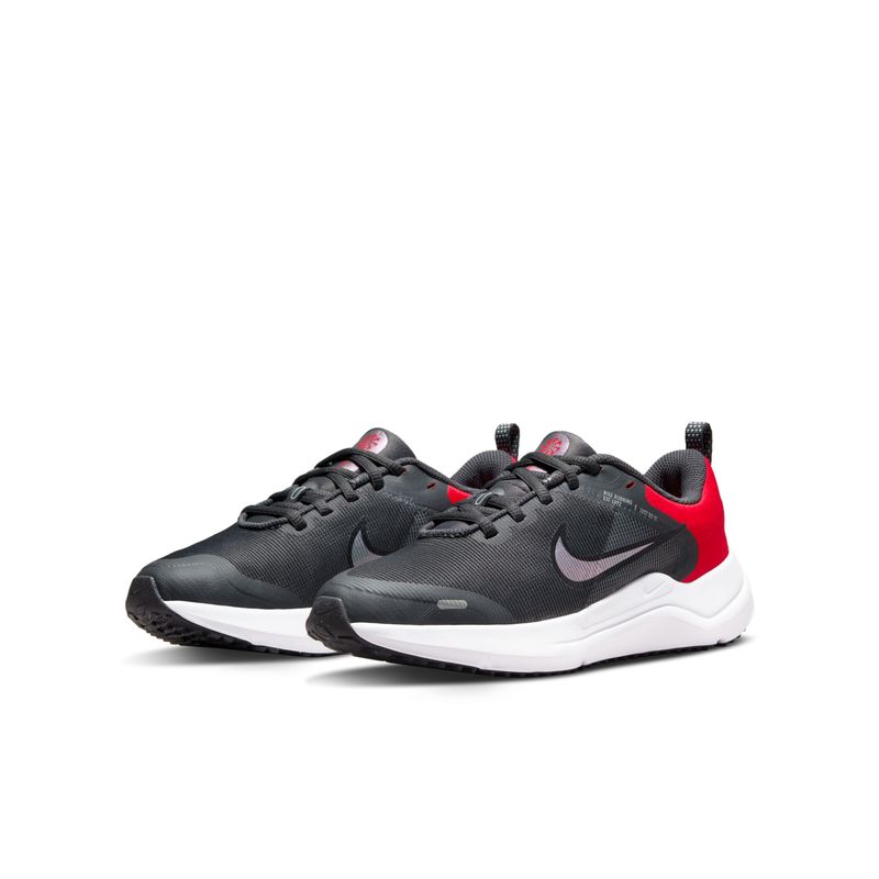 Tenis-nike-para-niño-Nike-Downshifter-12-Nn-Gs-para-moda-color-negro.-Par-Alineados