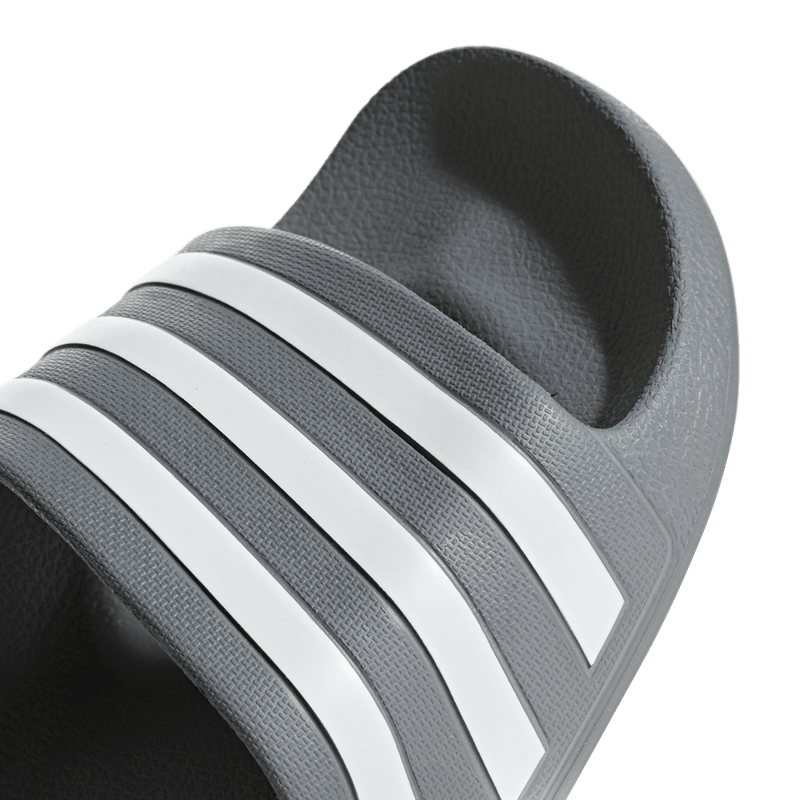 Tenis-adidas-unisex-Adilette-Aqua-para-moda-color-gris.-Lateral-Y-Suela