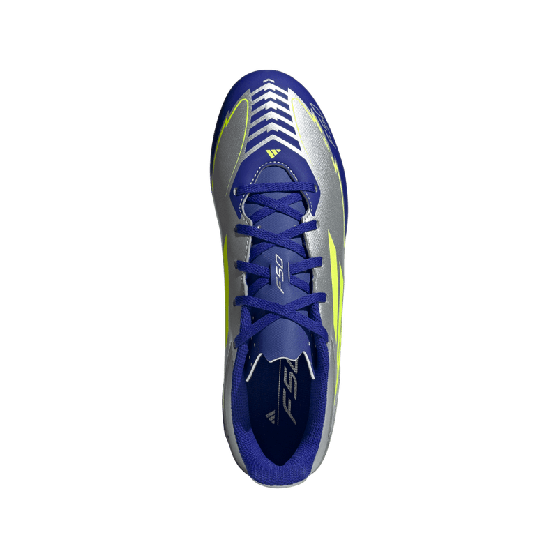 Guayos-adidas-unisex-F50-Club-Fg-Mg-Mess-para-futbol-color-gris.-Vista-Lateral-Pares