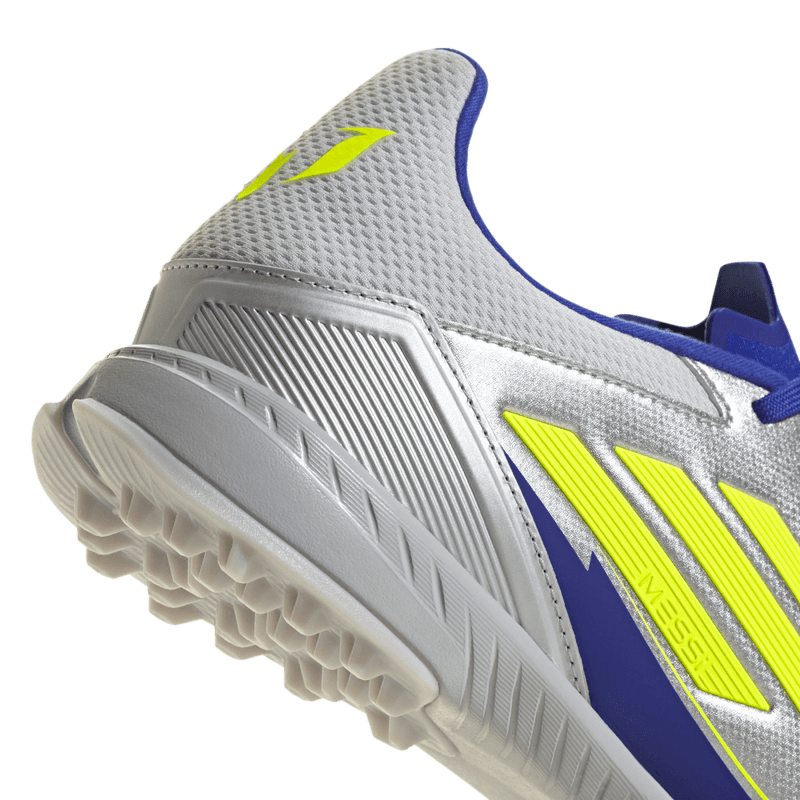 Guayos-adidas-unisex-F50-League-Tf-Messi-para-futbol-color-gris.-Lateral-Y-Suela