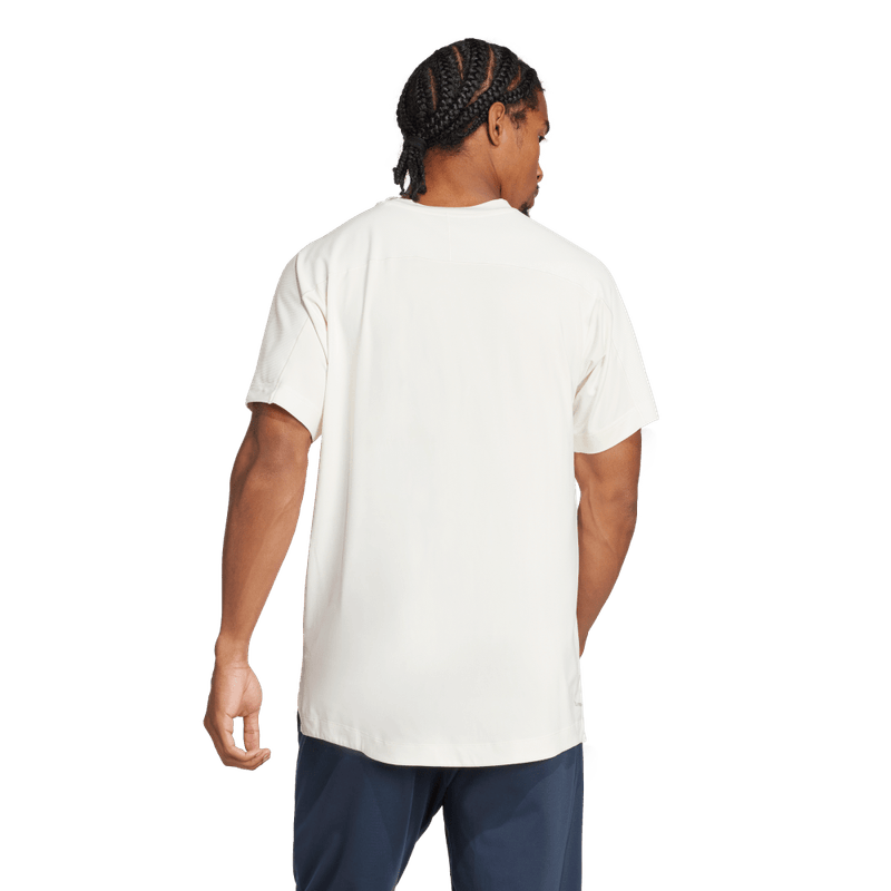 Camiseta-Manga-Corta-adidas-para-hombre-Puremotion-Tee-para-entrenamiento-color-blanco.-Reverso-Sin-Modelo