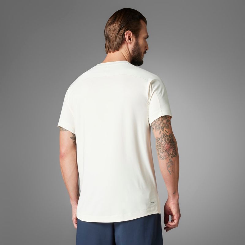 Camiseta-Manga-Corta-adidas-para-hombre-Puremotion-Tee-para-entrenamiento-color-blanco.-Detalle-4