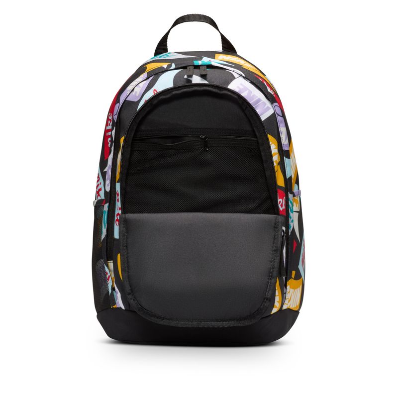 Morral-nike-para-hombre-Nk-Hayward-Bkpk-Penant-Toss-para-moda-color-negro.-Reverso-Sobre-Modelo