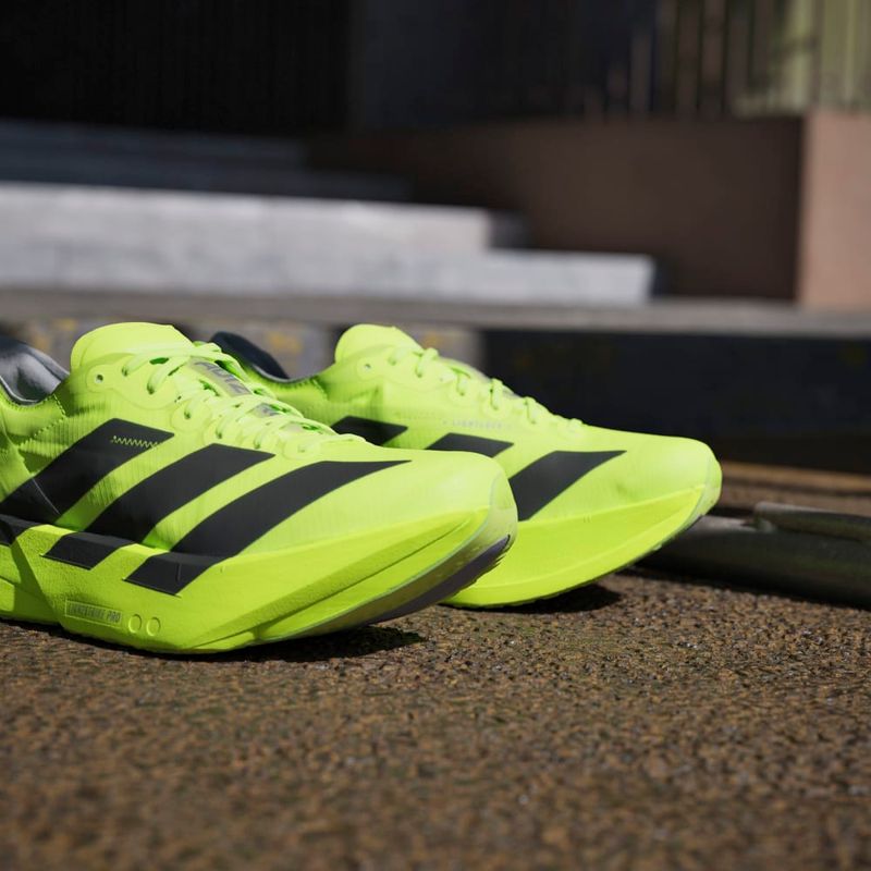 Tenis-adidas-para-mujer-Adizero-Adios-Pro-4-para-correr-color-verde.-Mktg-Vista-45