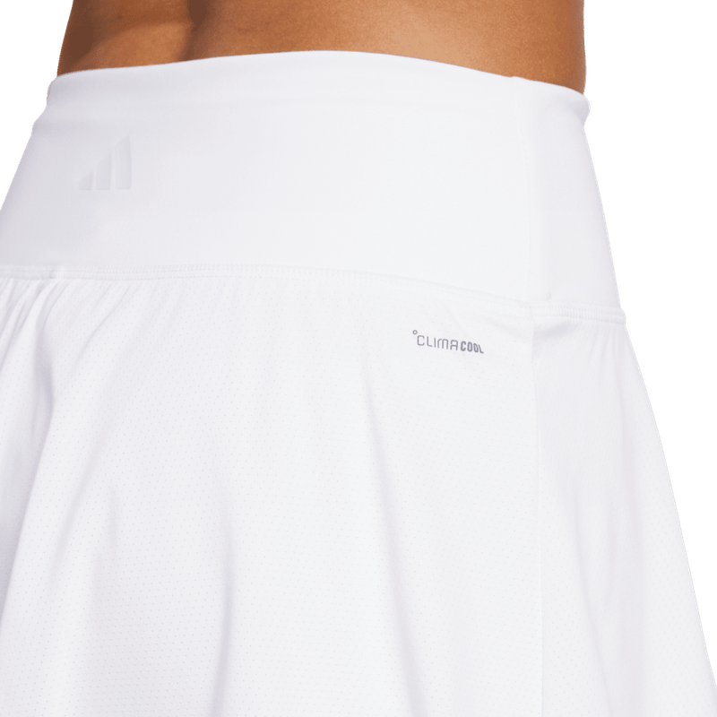 Falda-adidas-para-mujer-Club-Skirt-para-tenis-color-blanco.-Detalle-Reflectivo-Modelo