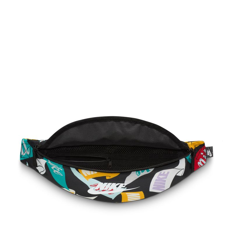 Canguro-nike-para-hombre-Nk-Hertge-Wstpck-Penant-Toss-para-moda-color-negro.-Detalle-1