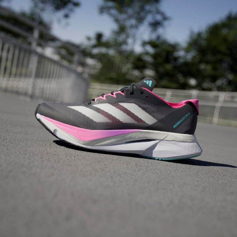 Tenis-adidas-para-mujer-Adizero-Boston-12-W-para-correr-color-gris.-Mktg-Vista-6