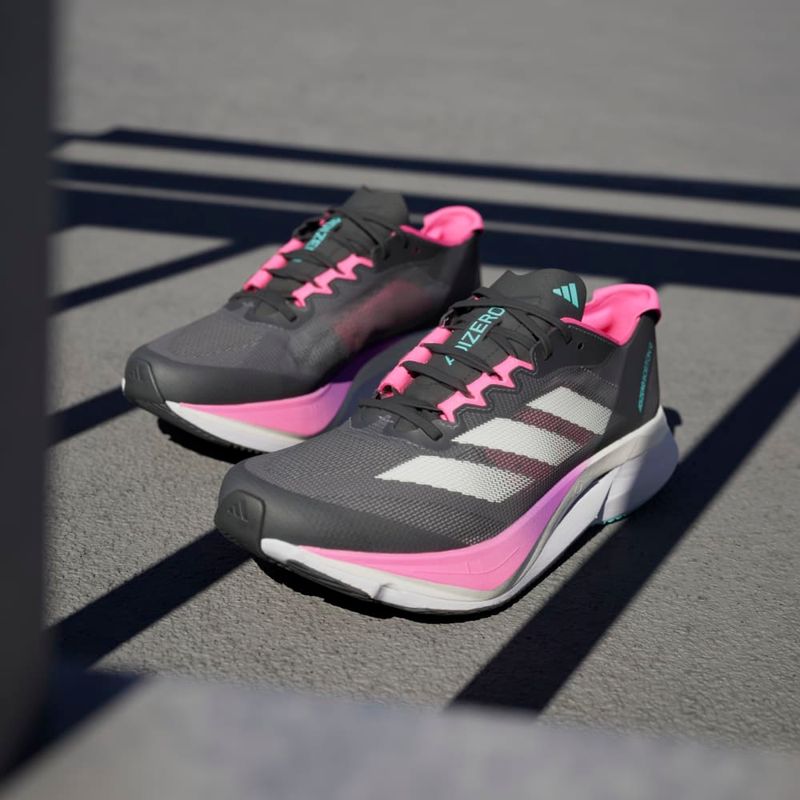 Tenis-adidas-para-mujer-Adizero-Boston-12-W-para-correr-color-gris.-Mktg-Vista-7