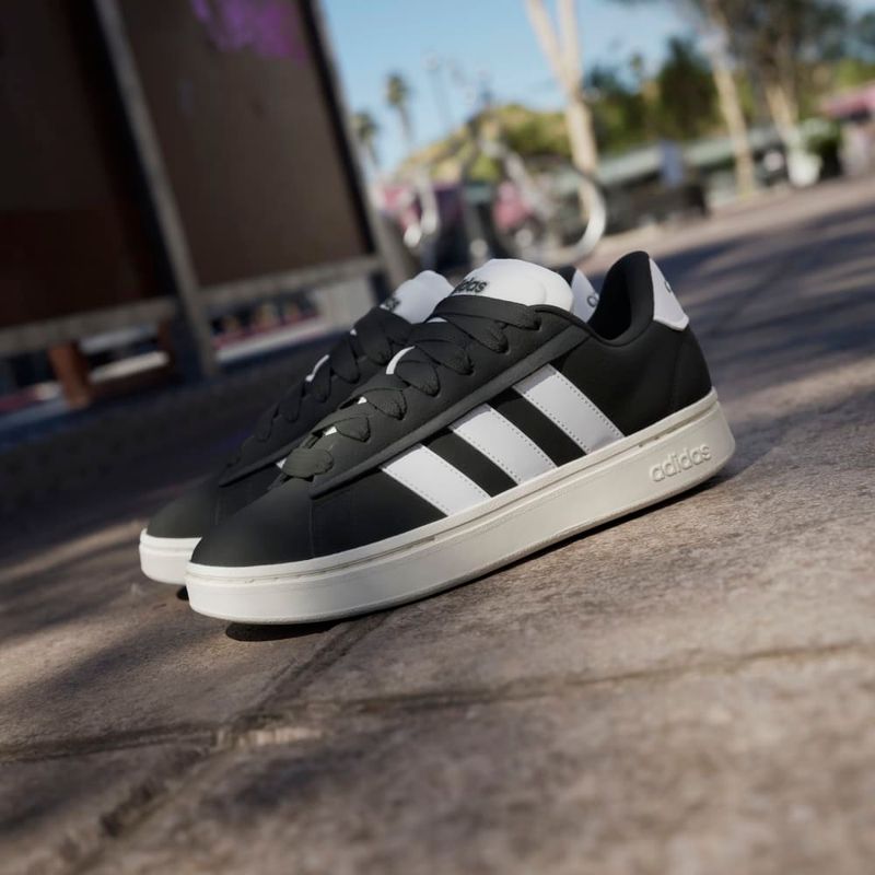 Tenis-adidas-para-hombre-Grand-Court-Alpha-0-para-moda-color-negro.-Mktg-Vista-5
