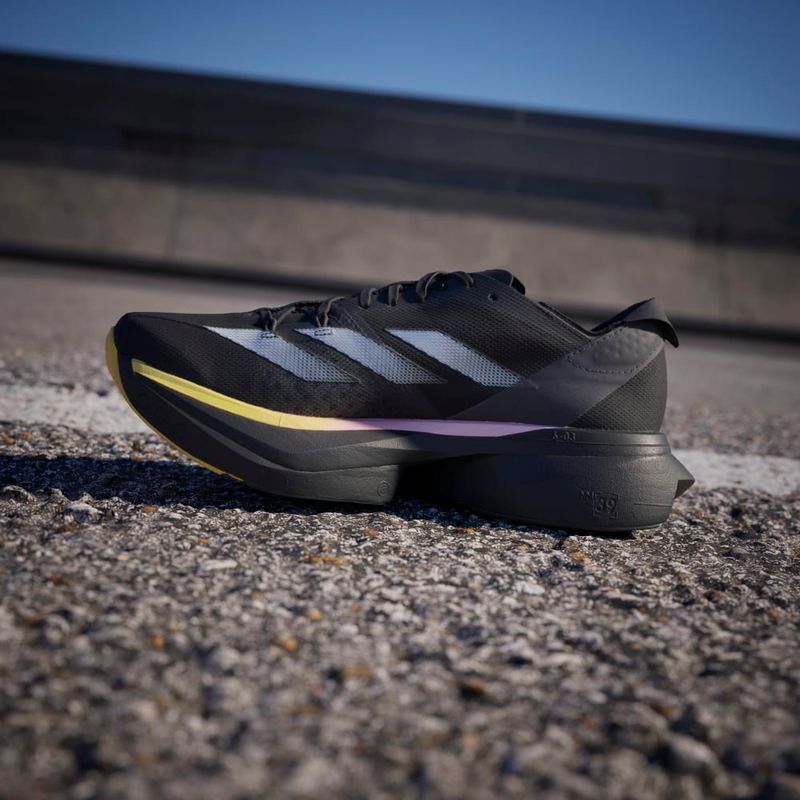 Tenis-adidas-para-mujer-Adizero-Adios-Pro-3-para-correr-color-negro.-Mktg-Vista-6