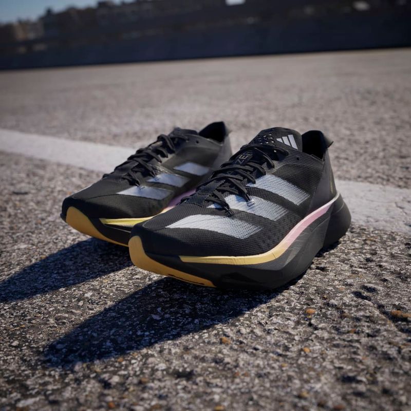 Tenis-adidas-para-mujer-Adizero-Adios-Pro-3-para-correr-color-negro.-Mktg-Vista-7