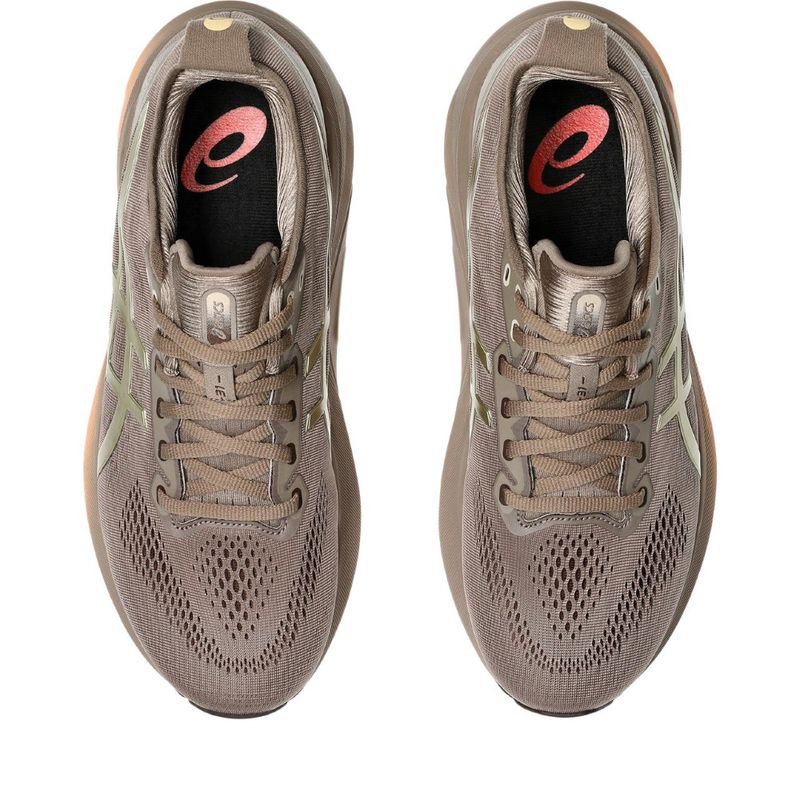 Tenis-asics-para-hombre-Gel-Kayano-31-Luxe-para-correr-color-gris.-Capellada