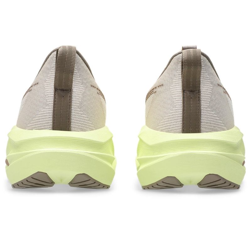 Tenis-asics-para-mujer-Novablast-5-para-correr-color-beige.-Talon