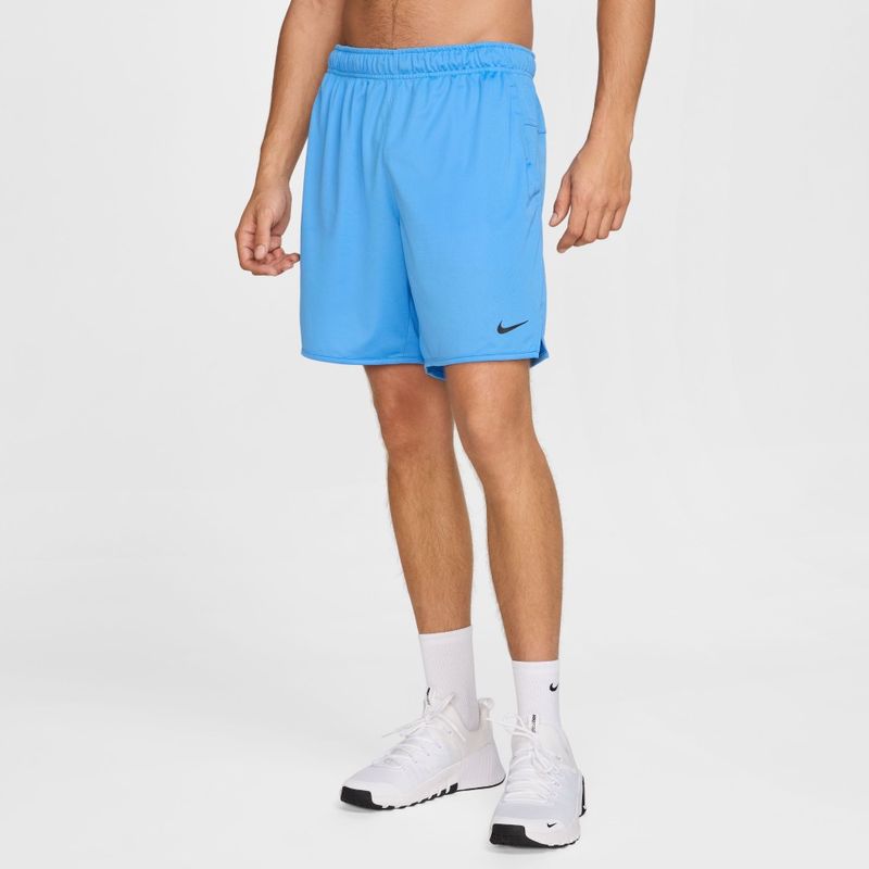 Pantaloneta-nike-para-hombre-M-Nk-Df-Totality-Knit-7In-Ul-para-entrenamiento-color-azul.-Frente-Sobre-Modelo