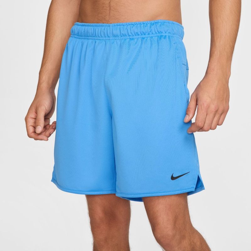 Pantaloneta-nike-para-hombre-M-Nk-Df-Totality-Knit-7In-Ul-para-entrenamiento-color-azul.-Reverso-Sobre-Modelo