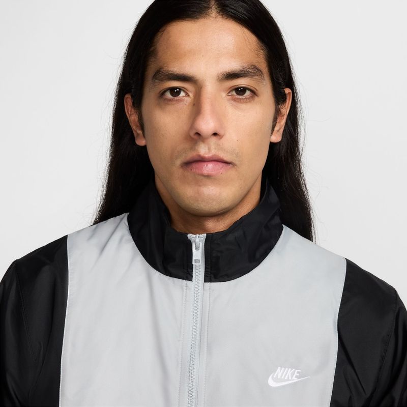 Sudadera-nike-para-hombre-M-Nk-Club-Wvn-Trk-Suit-para-moda-color-negro.-Reverso-Sobre-Modelo