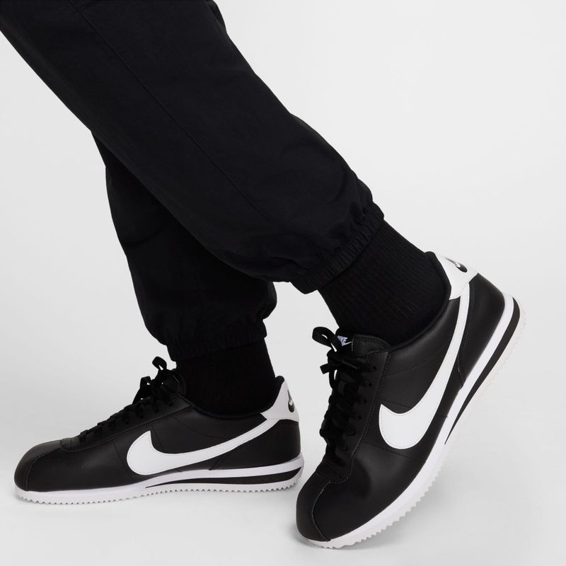 Pantalon-nike-para-hombre-M-Nk-Club-Wvn-Cargo-Pant-para-moda-color-negro.-Detalle-4
