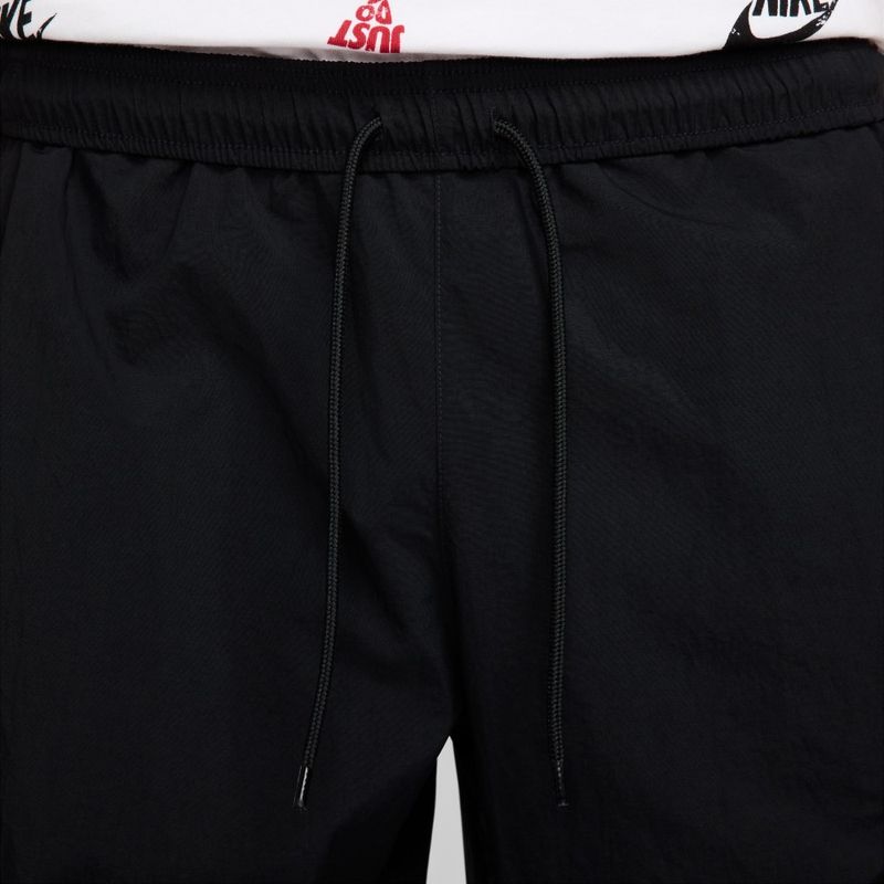 Pantalon-nike-para-hombre-M-Nk-Club-Wvn-Cargo-Pant-para-moda-color-negro.-Reverso-Sobre-Modelo