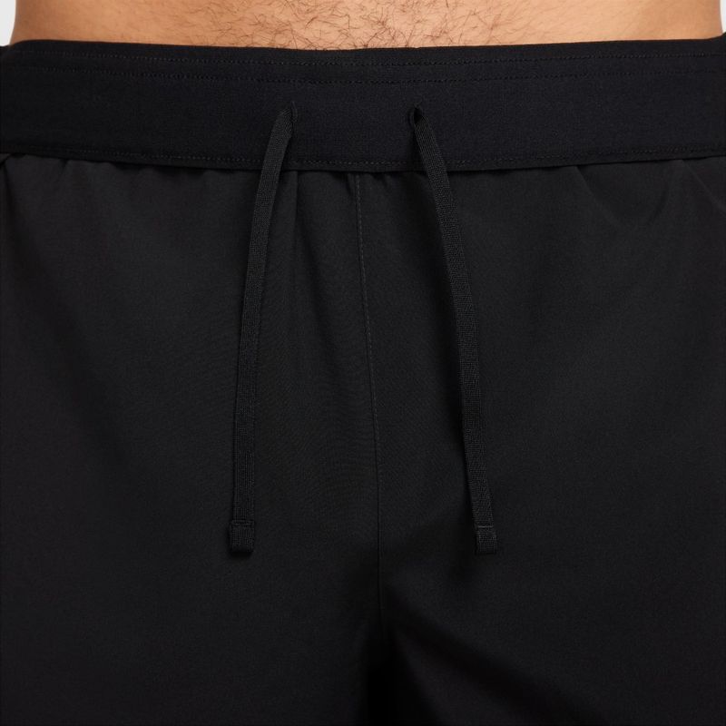 Pantaloneta-nike-para-hombre-M-Nk-Run-Enrgy-Chlngr-7Ul-Shrt-para-correr-color-negro.-Detalle-2