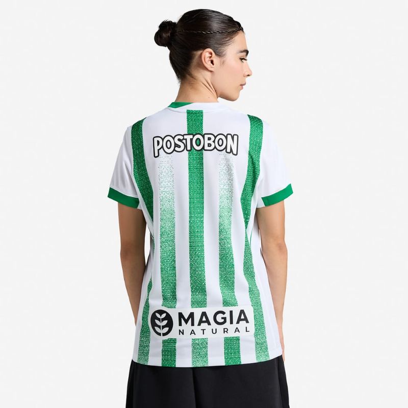 Camiseta-De-Equipo-nike-para-mujer-An-W-Nk-Df-Jsy-Ss-Stad-Hm-para-futbol-color-blanco.-Reverso-Sobre-Modelo