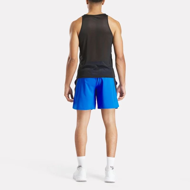 Pantaloneta-reebok-para-hombre-Running-Short-para-correr-color-azul.-Reverso-Sobre-Modelo