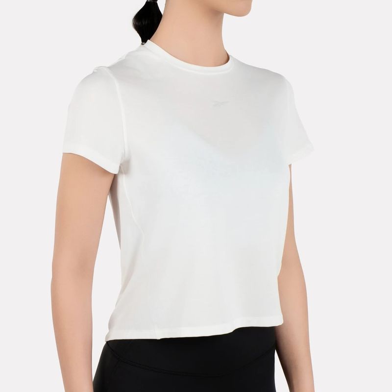 Camiseta-Manga-Corta-reebok-para-mujer-Rbk-Chill-Athletic-Tee-para-entrenamiento-color-blanco.-Reverso-Sobre-Modelo