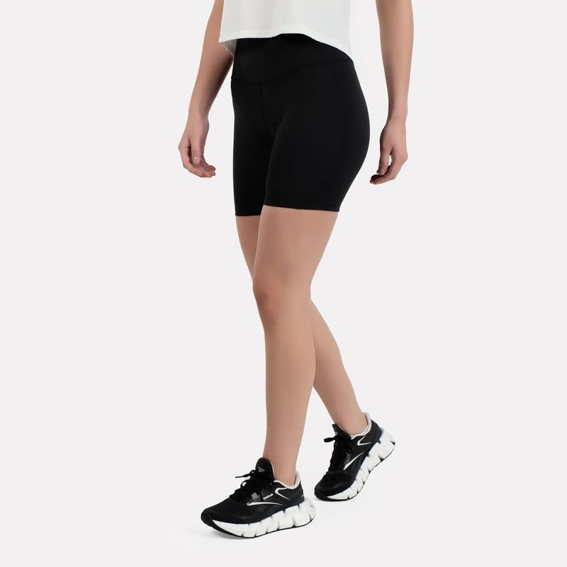 Licra-reebok-para-mujer-Id-Train-Hr-Bike-Short-para-entrenamiento-color-negro.-Reverso-Sobre-Modelo